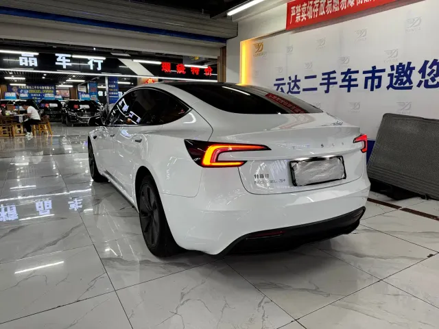 Tesla Model 3 — Фото автомобиля 8