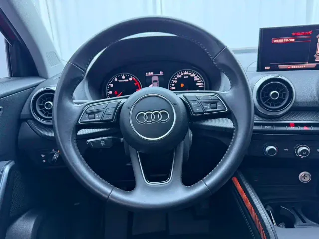 Audi Q2L — Фото автомобиля 12
