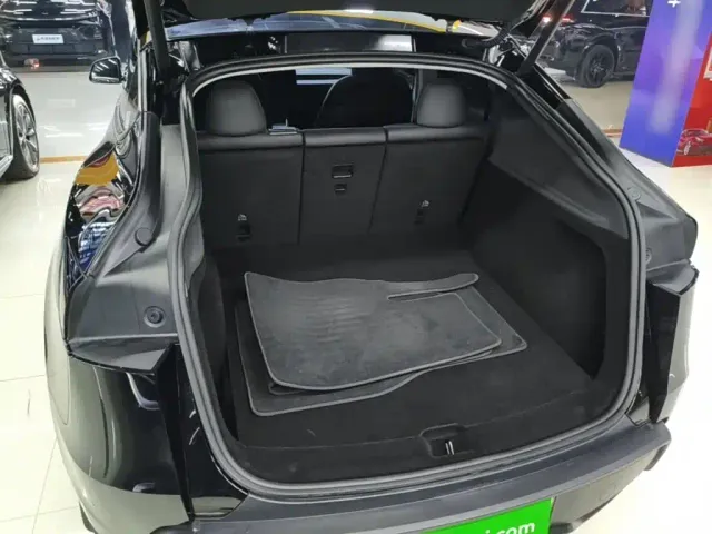 Tesla Model Y — Фото автомобиля 18