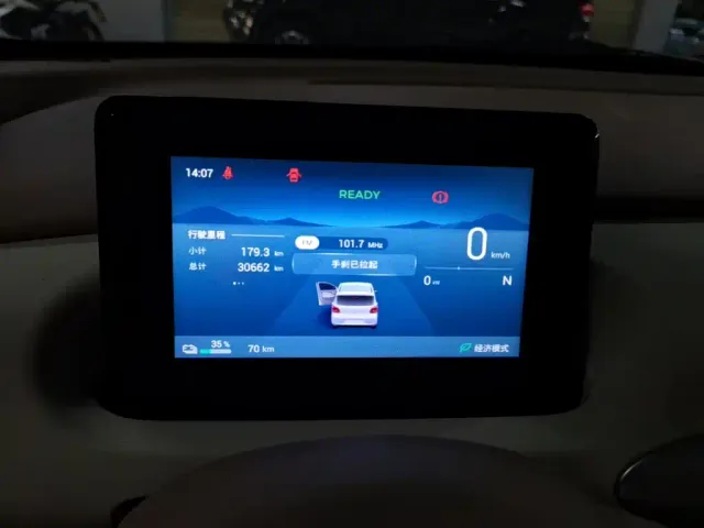 Wuling Hongguang Mini EV — Фото автомобиля 11