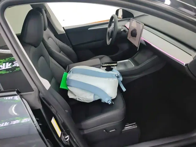 Tesla Model Y — Фото автомобиля 24