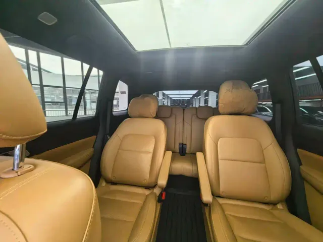 Li Auto ONE — Фото автомобиля 12
