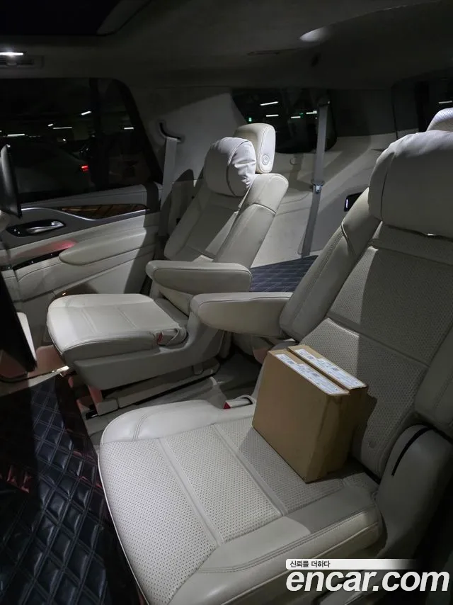 Cadillac Escalade Generation 5 — Фото автомобиля 12