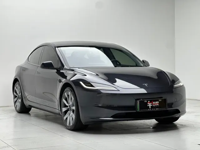 Tesla Model 3 — Фото автомобиля 3