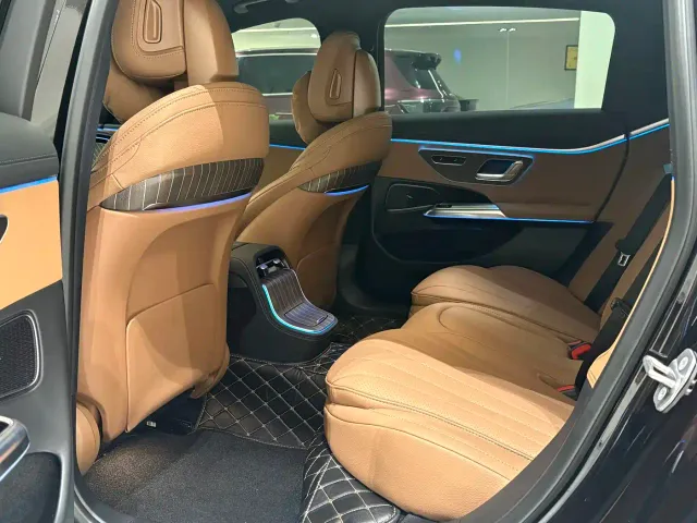 Mercedes-Benz E-Class — Фото автомобиля 5