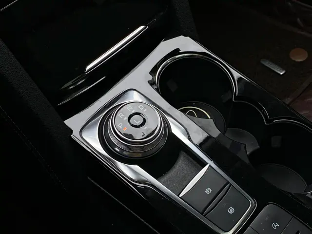Ford Escape — Фото автомобиля 12