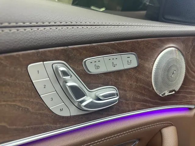 Mercedes-Benz E-Class — Фото автомобиля 11