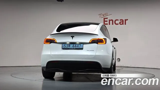 Tesla Model Y — Фото автомобиля 4