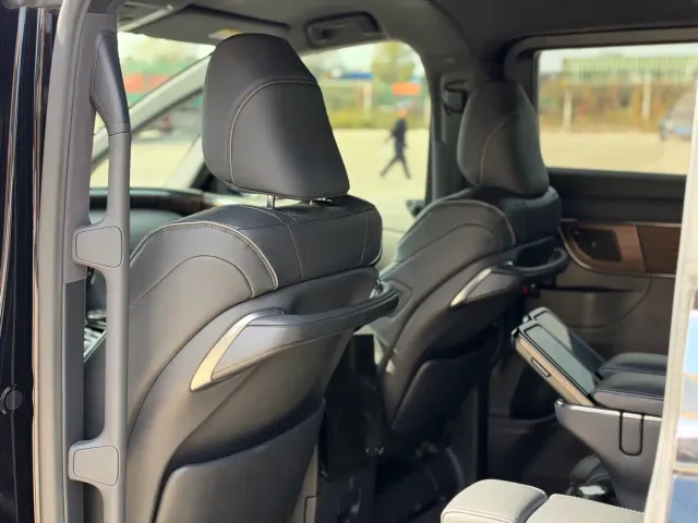 Toyota Alphard — Фото автомобиля 11