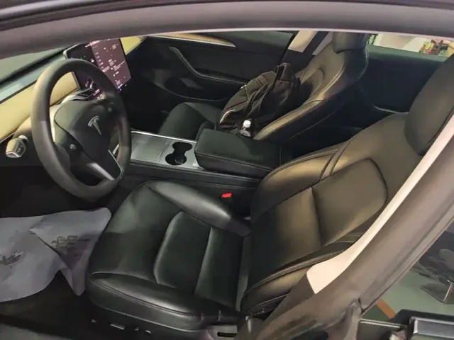 Tesla Model 3 — Фото автомобиля 14