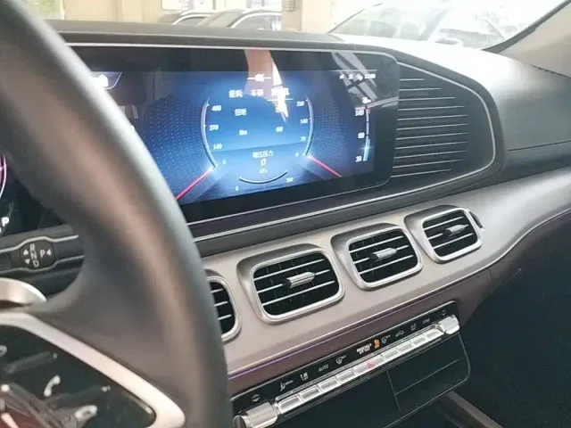Mercedes-Benz GLE-Class — Фото автомобиля 12