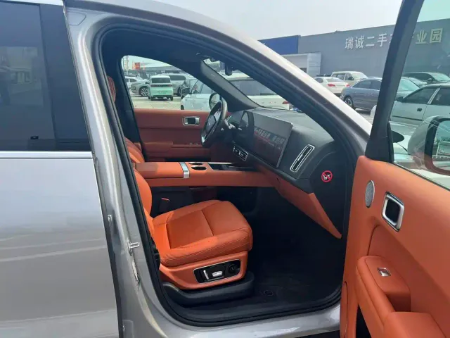 Li Auto L8 — Фото автомобиля 6