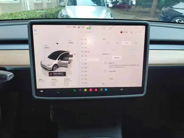 Tesla Model Y — Фото автомобиля 12