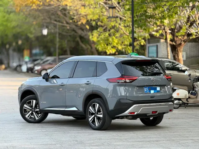 Nissan X-Trail — Фото автомобиля 2