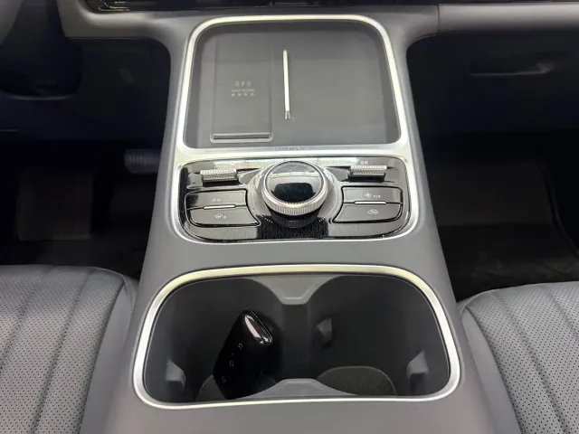 Geely Galaxy Starship 7 EM-i — Фото автомобиля 15