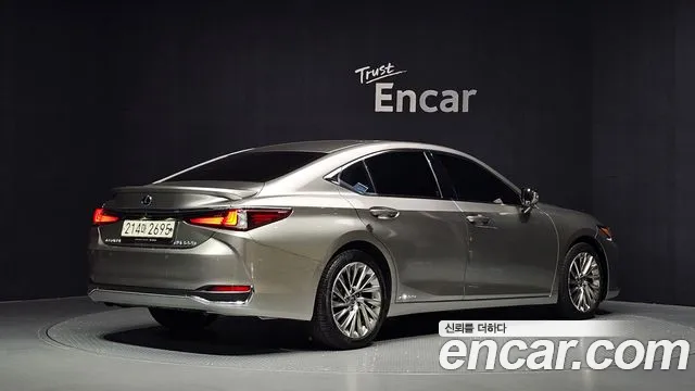 Lexus ES Generation 7 — Фото автомобиля 2