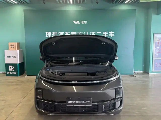 Li Auto L8 — Фото автомобиля 2