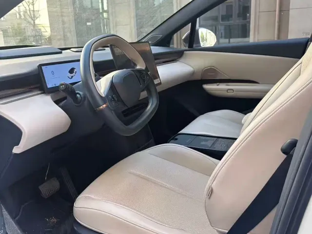 Lynk & Co Z20 — Фото автомобиля 4