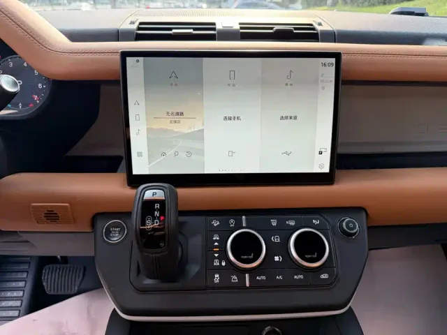 Land Rover Defender — Фото автомобиля 9