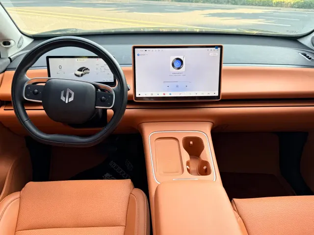 Leapmotor C10 — Фото автомобиля 6