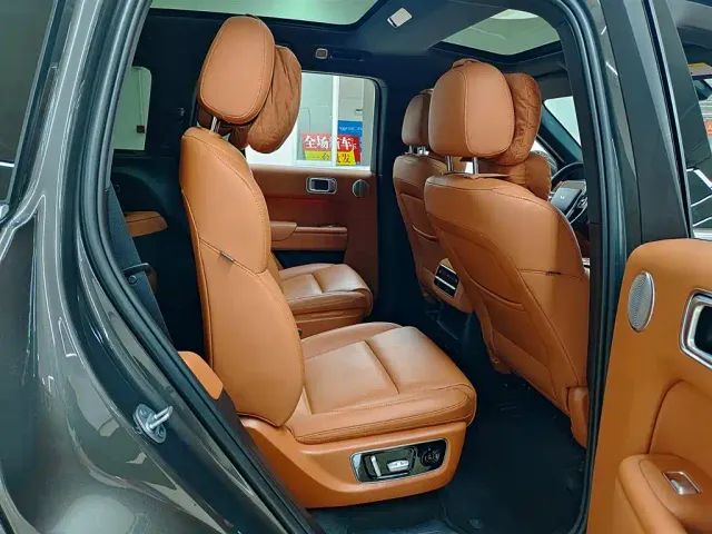 Li Auto L8 — Фото автомобиля 12