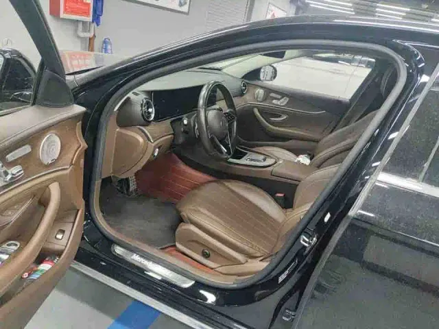 Mercedes-Benz E-Class — Фото автомобиля 2