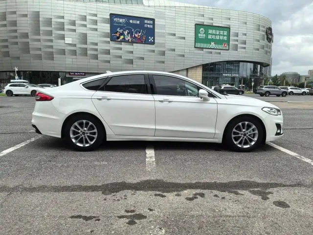 Ford Mondeo — Фото автомобиля 7