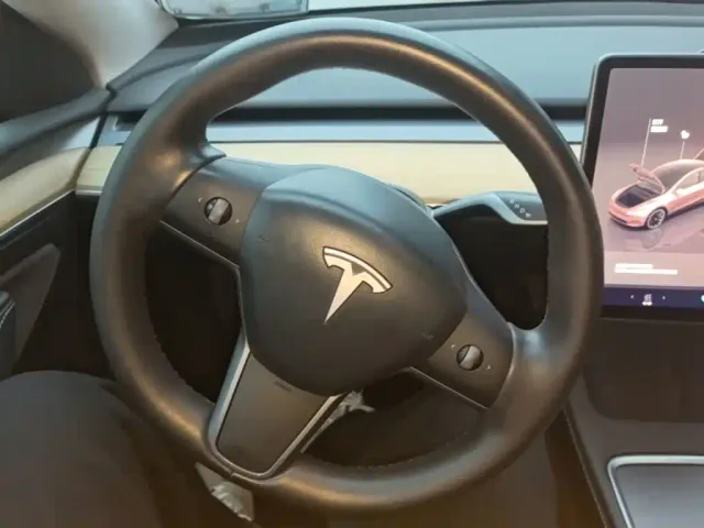 Tesla Model Y — Фото автомобиля 10