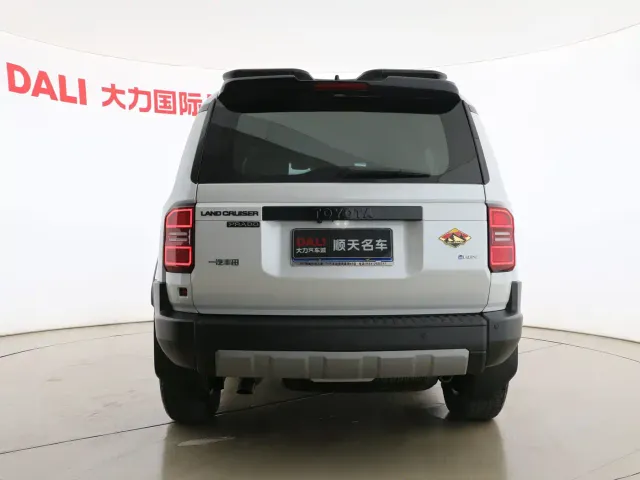 Toyota Prado — Фото автомобиля 14