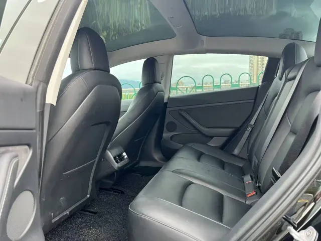 Tesla Model 3 — Фото автомобиля 9