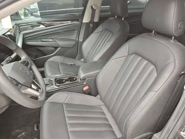 Volkswagen Passat — Фото автомобиля 14