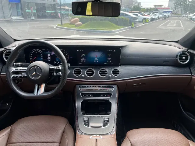 Mercedes-Benz E-Class — Фото автомобиля 4