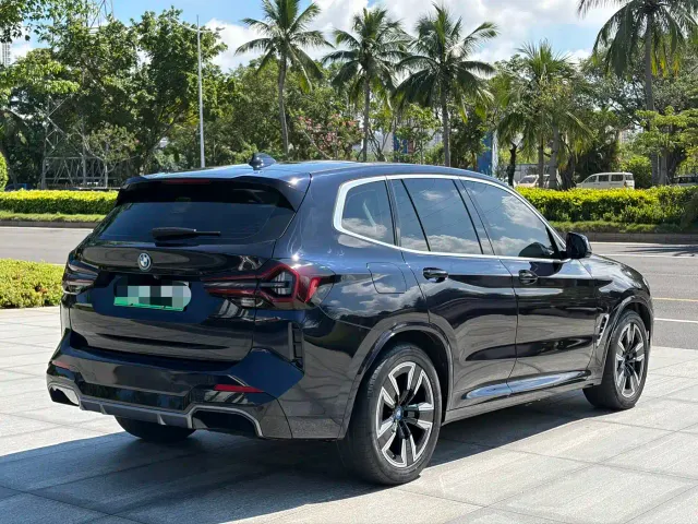 BMW iX3 — Фото автомобиля 8