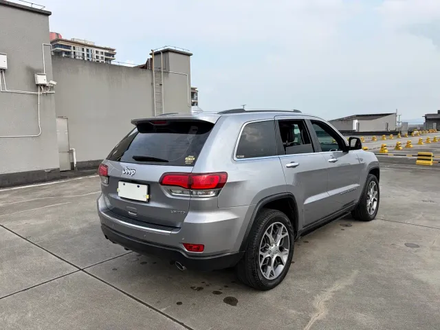 Jeep Grand Cherokee — Фото автомобиля 5