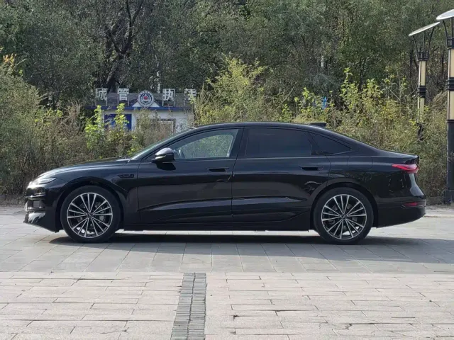 Audi A6L e-tron — Фото автомобиля 3