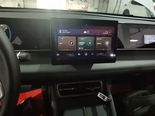 BYD Qin L — Фото автомобиля 12
