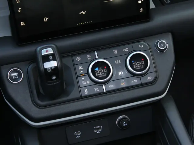 Land Rover Defender — Фото автомобиля 17