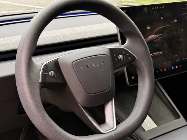 Tesla Model 3 — Фото автомобиля 7
