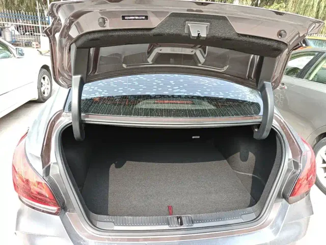 MG MG5 2021 Model 180DVVT Manual Youth Luxury Edition — Фото автомобиля 18