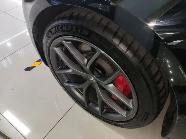 Tesla Model 3 — Фото автомобиля 22