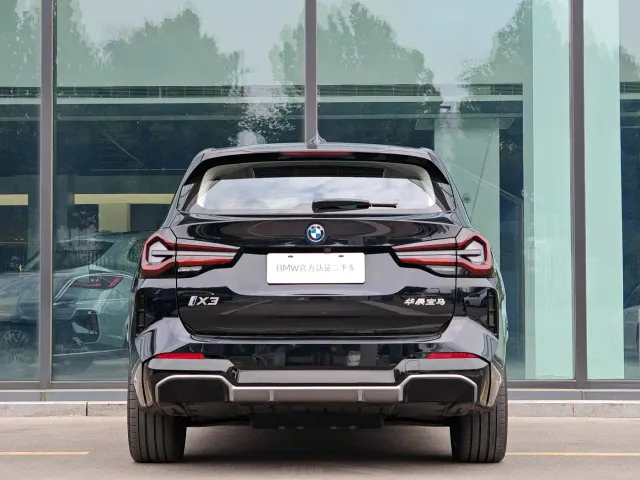 BMW iX3 — Фото автомобиля 5