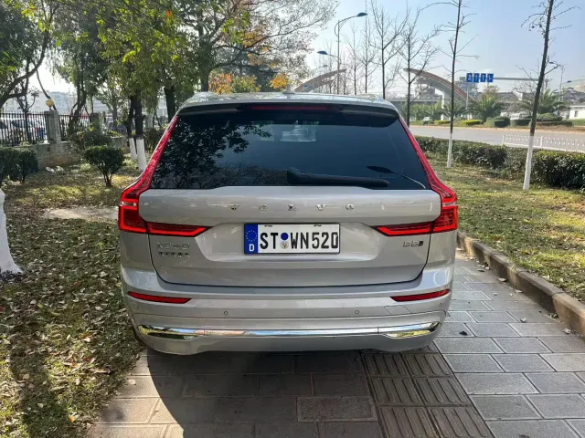 Volvo XC60 — Фото автомобиля 4