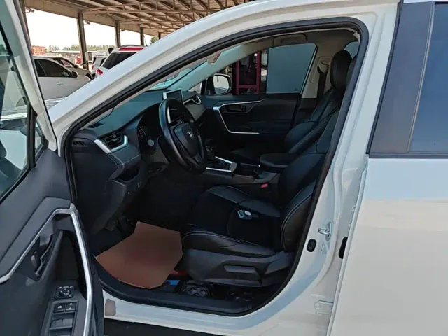 Toyota Wildlander — Фото автомобиля 10
