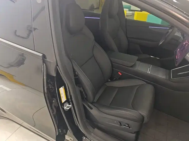 Tesla Model Y L — Фото автомобиля 24