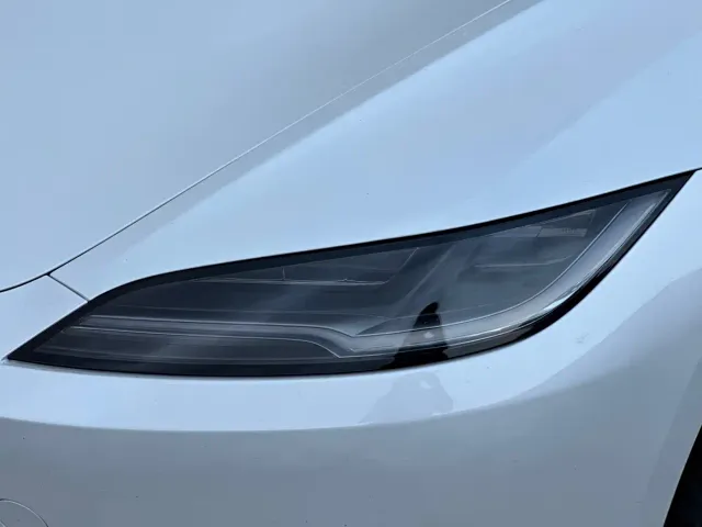 Tesla Model 3 — Фото автомобиля 14