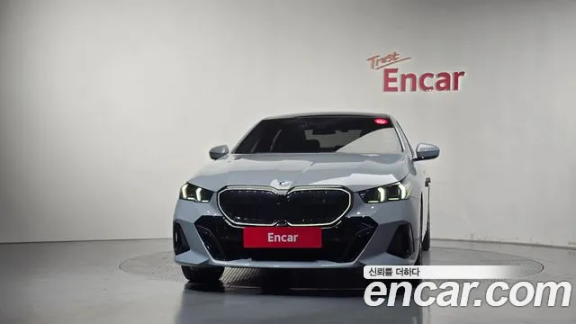 BMW 5 Series G60 — Фото автомобиля 3