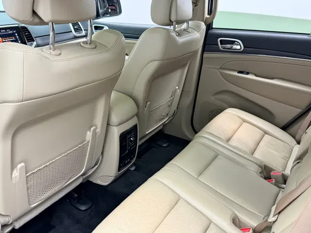 Jeep Grand Cherokee — Фото автомобиля 23