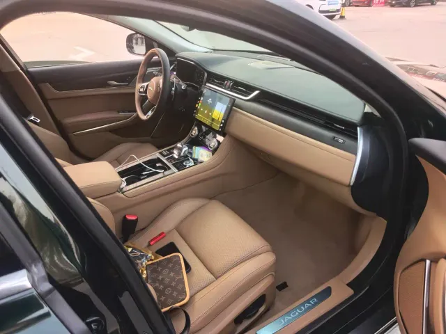 Jaguar XFL — Фото автомобиля 6