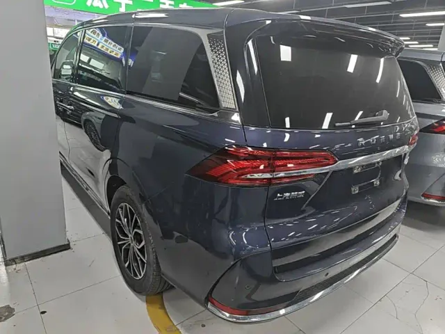 Roewe iMAX8 — Фото автомобиля 4