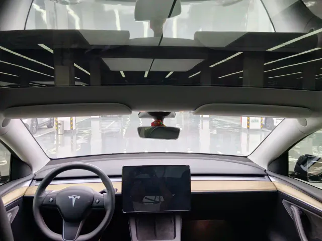 Tesla Model Y — Фото автомобиля 9